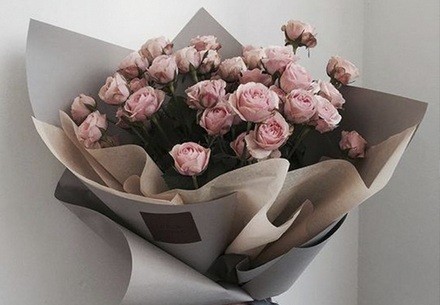 Cupon.tomsk.ru :: Букеты из 7 роз в крафт-бумаге за 888 рублей по купону в «Долине Цветов»